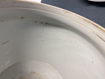 Un bol en porcelaine de Chine en bleu, blanc et rouge de cuivre, Kangxi